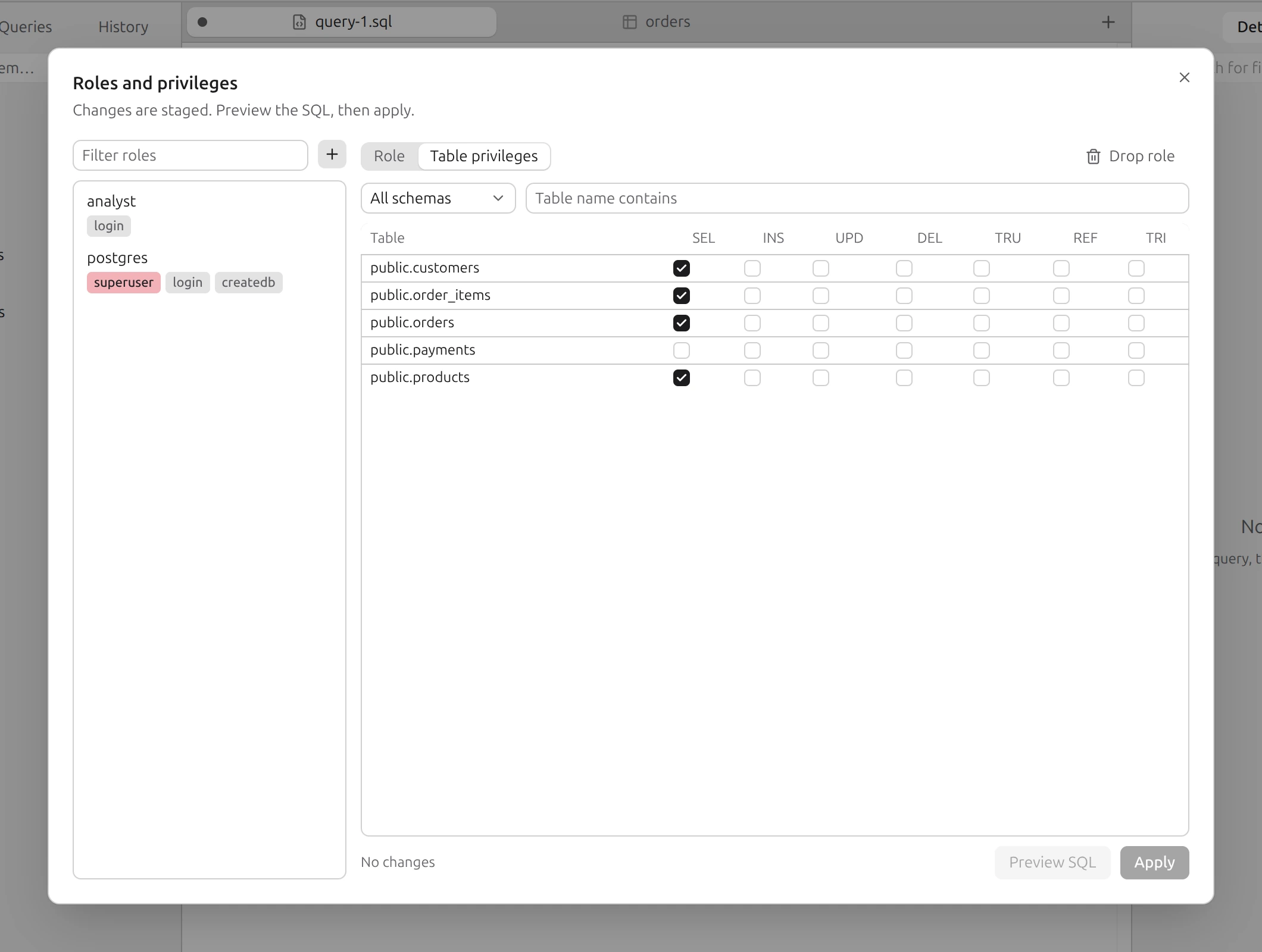 Plasma roles and privileges dialog listing users, memberships and table privileges.